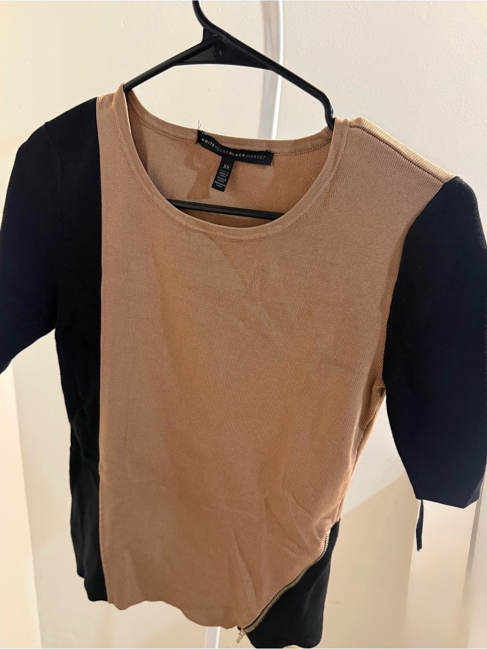 White House Black Market Black & Camel Short Sleeve Two-Tone Top